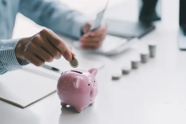 ¿Dónde guardar tu dinero? Comparativa entre cuentas de ahorro, CDT y fondos de inversión