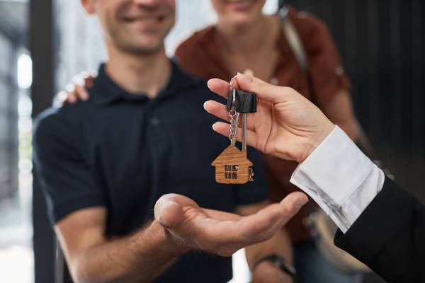 Guía para adquirir vivienda con ingresos familiares en Colombia