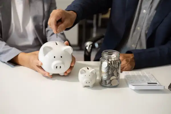 Estrategia de los tres fondos: cómo organizar tu ahorro para vivir tranquilo