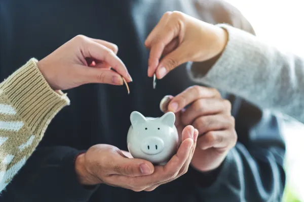 Métodos tradicionales para ahorrar: alcancía y cuentas de ahorro
