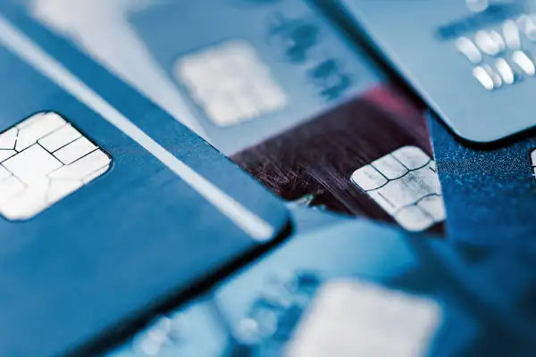 Todo sobre la tarjeta de crédito amparada: una puerta al historial financiero