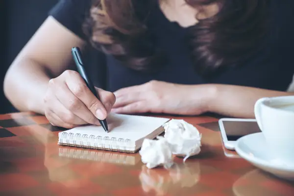 Cómo dejar de sobrepensar y vivir con más bienestar