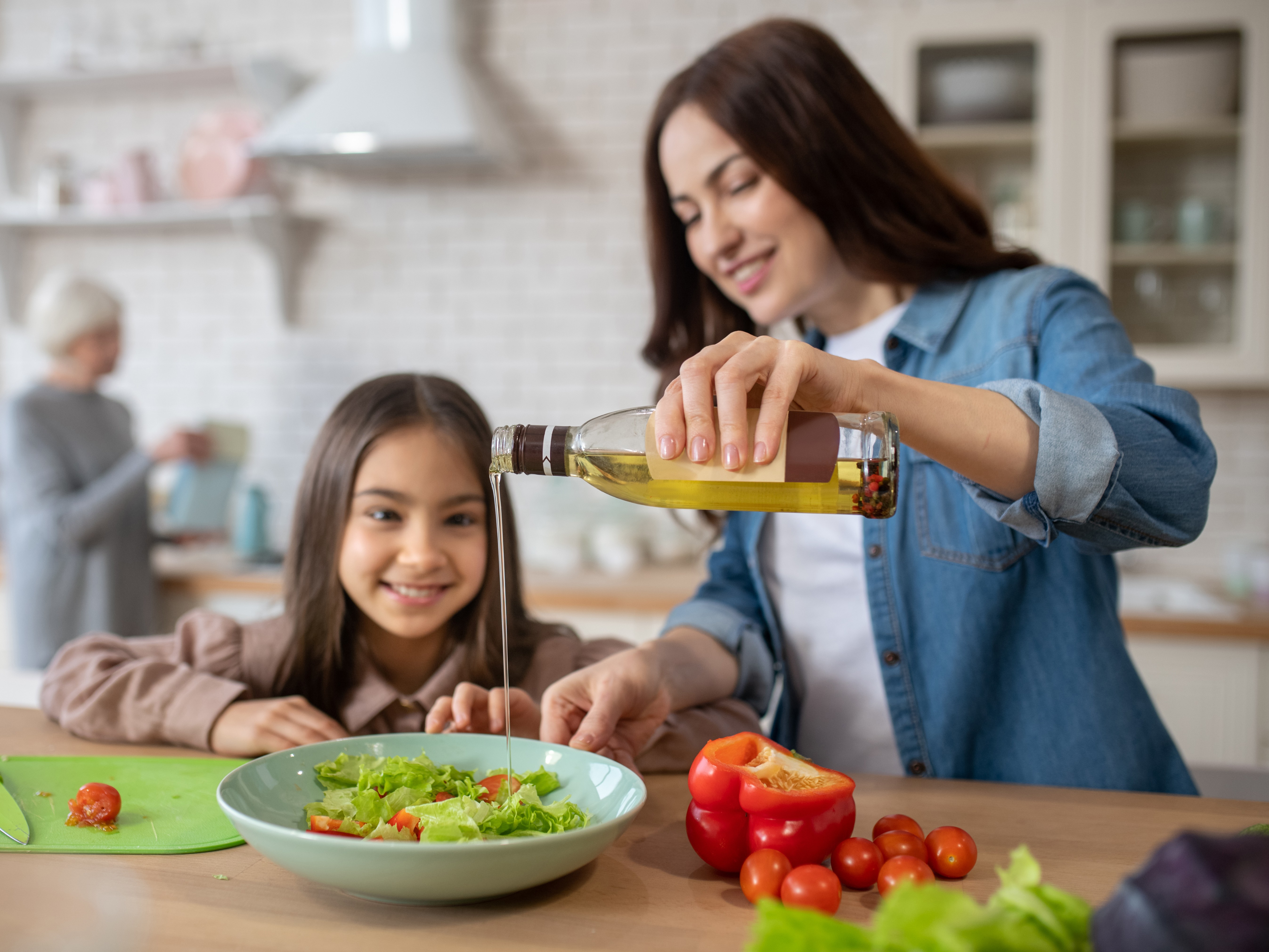 Aceite de oliva: beneficios, curiosidades y recetas para la familia