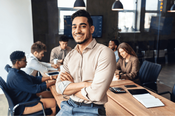Cómo emprender sin renunciar y gestionar negocios paralelos sin quemarte