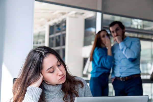 ¿Por qué evitar chismes en la oficina?