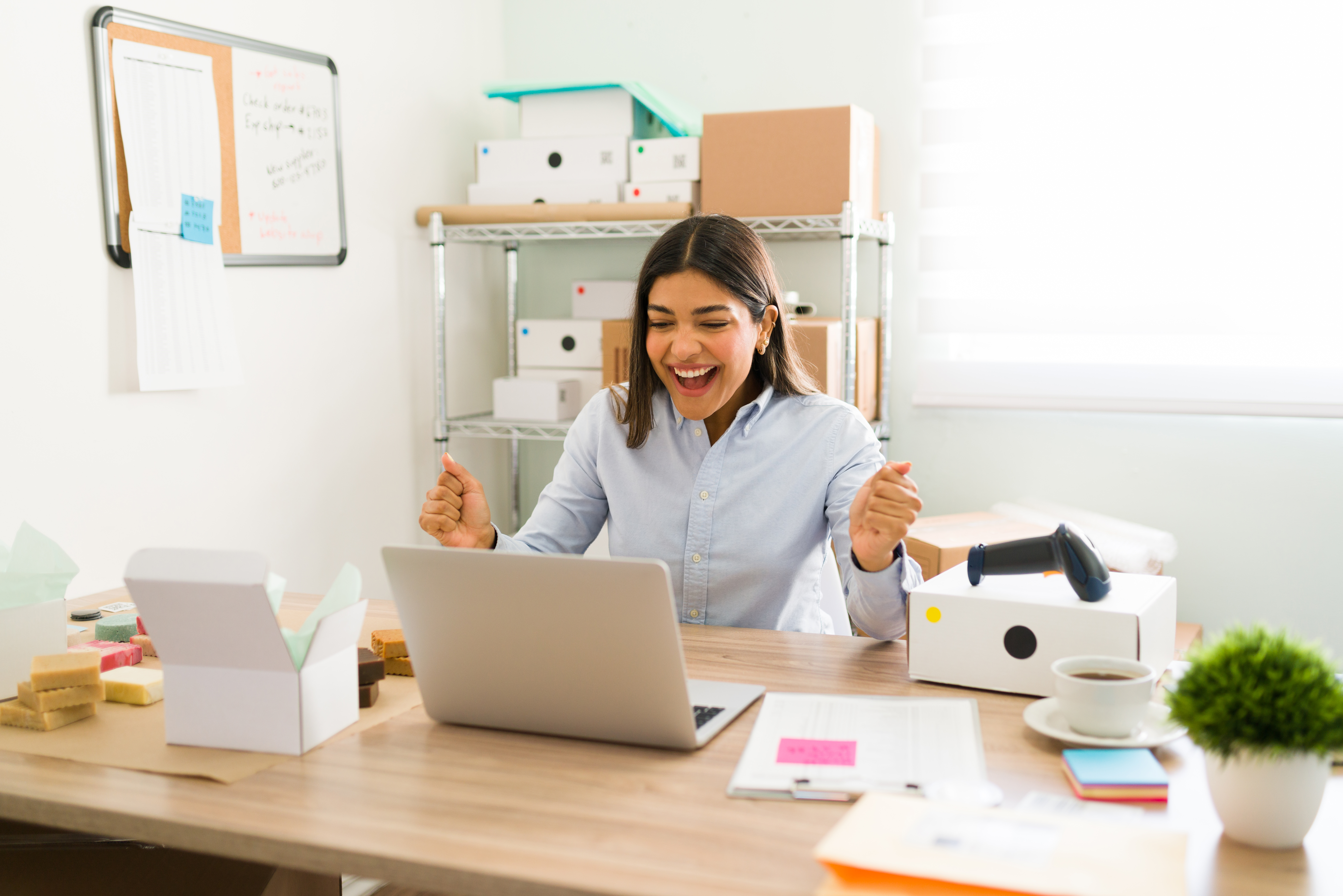 Cómo pasar de empleada a emprendedora con propósito y estructura