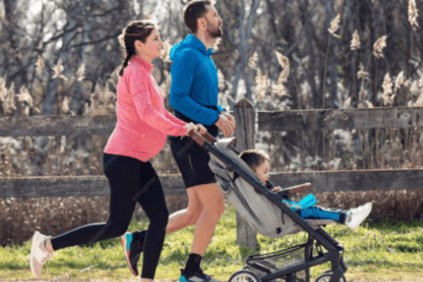 Cómo ejercitarte con tu bebé: pram fitness y strollering