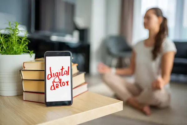 Desconéctate y recarga: Estrategias para un detox digital y bienestar mental