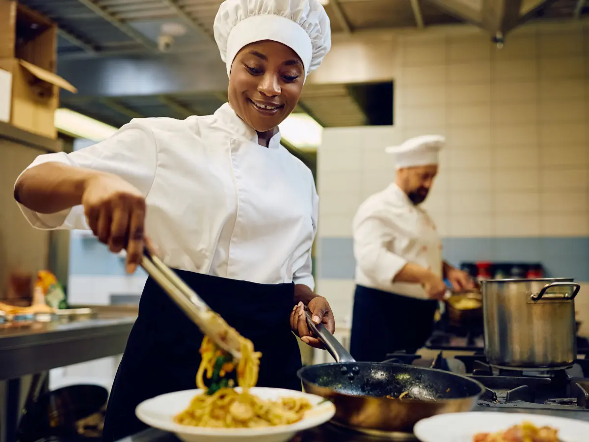 Comer viajando sin culpa: cómo disfrutar la gastronomía local