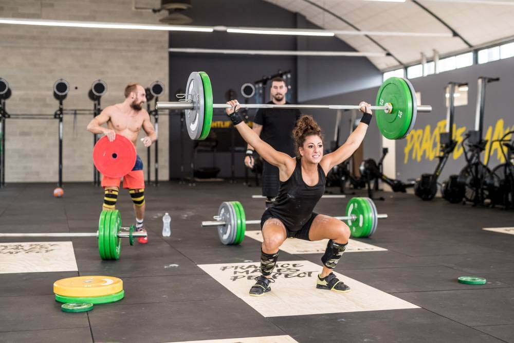 Deportes para Mujeres de Baja Estatura: Opciones que Potencian tu Rendimiento y Confianza