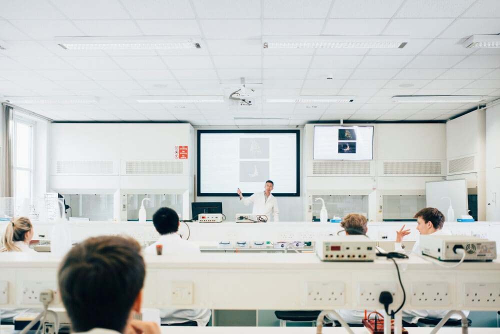 Educación del futuro: realidades y oportunidades de la realidad aumentada, metaverso y gamificación en Colombia