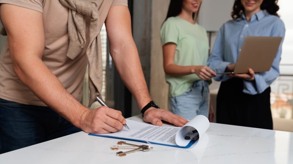 Cómo comprar vivienda en Colombia con contrato indefinido y beneficios