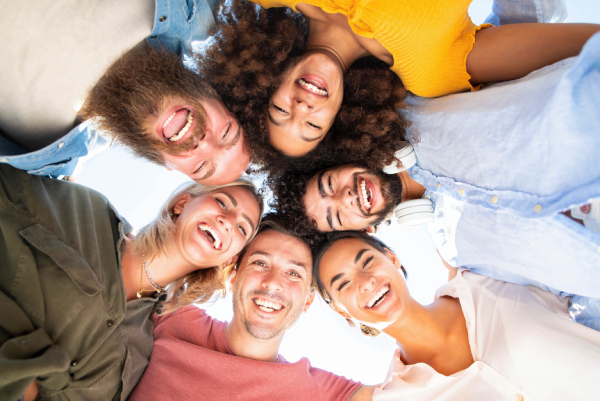 Beneficios de compartir tiempo con amigos