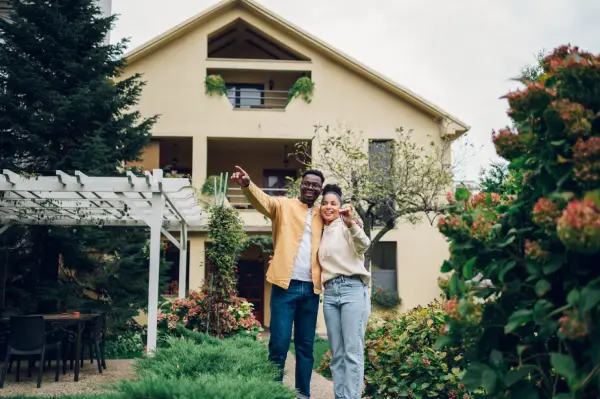 Plan de compra de vivienda para una pareja que labora en Colombia