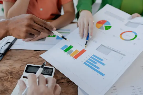 Ahorro y gestión de riesgos: claves para proyectar ganancias sostenibles