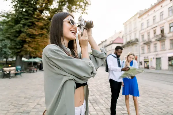 Viajar con poco presupuesto: guía para mochileros modernos y viajeros ahorradores