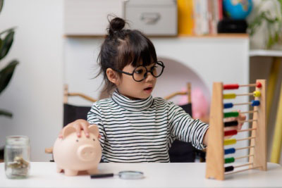 ¿Cómo enseñar a los niños habilidades financieras?