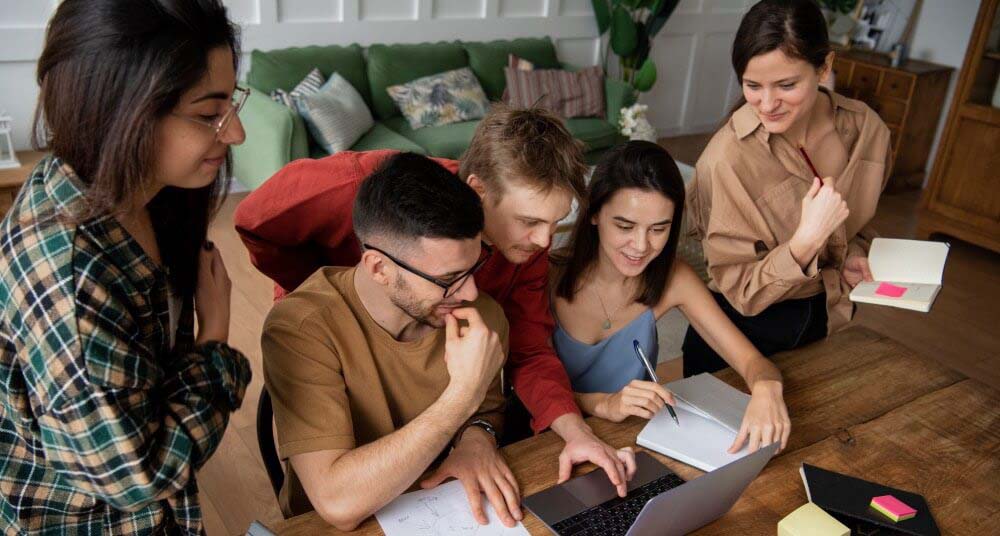 Aprender en 15 minutos: el auge del microlearning para jóvenes profesionales