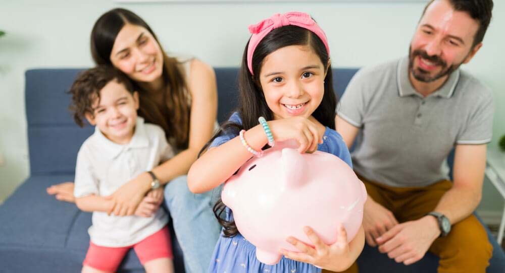 Ahorro vs. inversión: ¿qué es mejor para tus metas familiares?