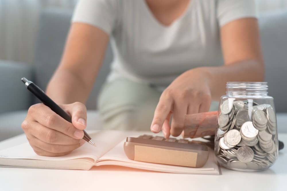 Propósitos financieros sin ansiedad: organizar tu dinero también puede sentirse bien