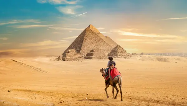 Viaje a las Pirámides de Giza: historia, mística y turismo con Coomeva