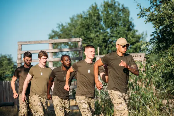 Rucking: el ejercicio militar que fortalece cuerpo y mente