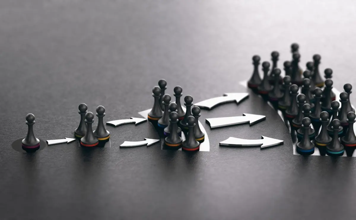 Estrategia o táctica: el arte de saber cuándo pensar y cuándo actuar al emprender