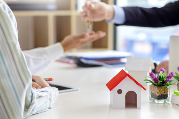 ¿Cómo comprar una casa a un precio más asequible?