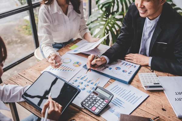 Emprendimiento en educación financiera y asesoría de inversiones