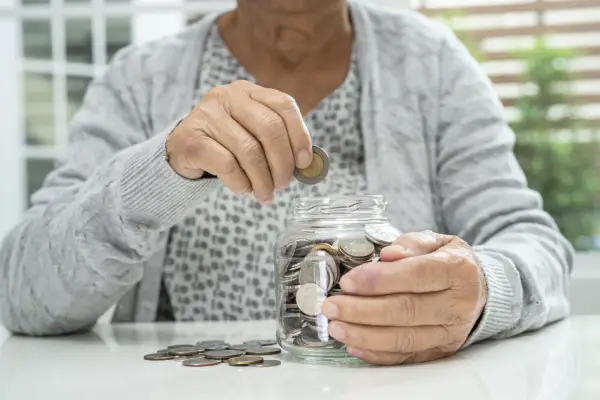 La importancia de ahorrar temprano para una vejez tranquila y segura