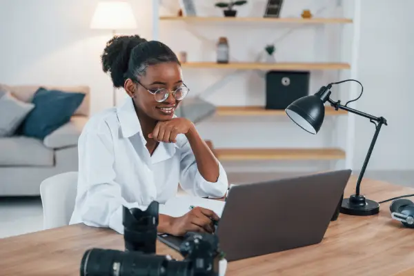 Finanzas para freelancers en Colombia: presupuesto, ahorro e impuestos