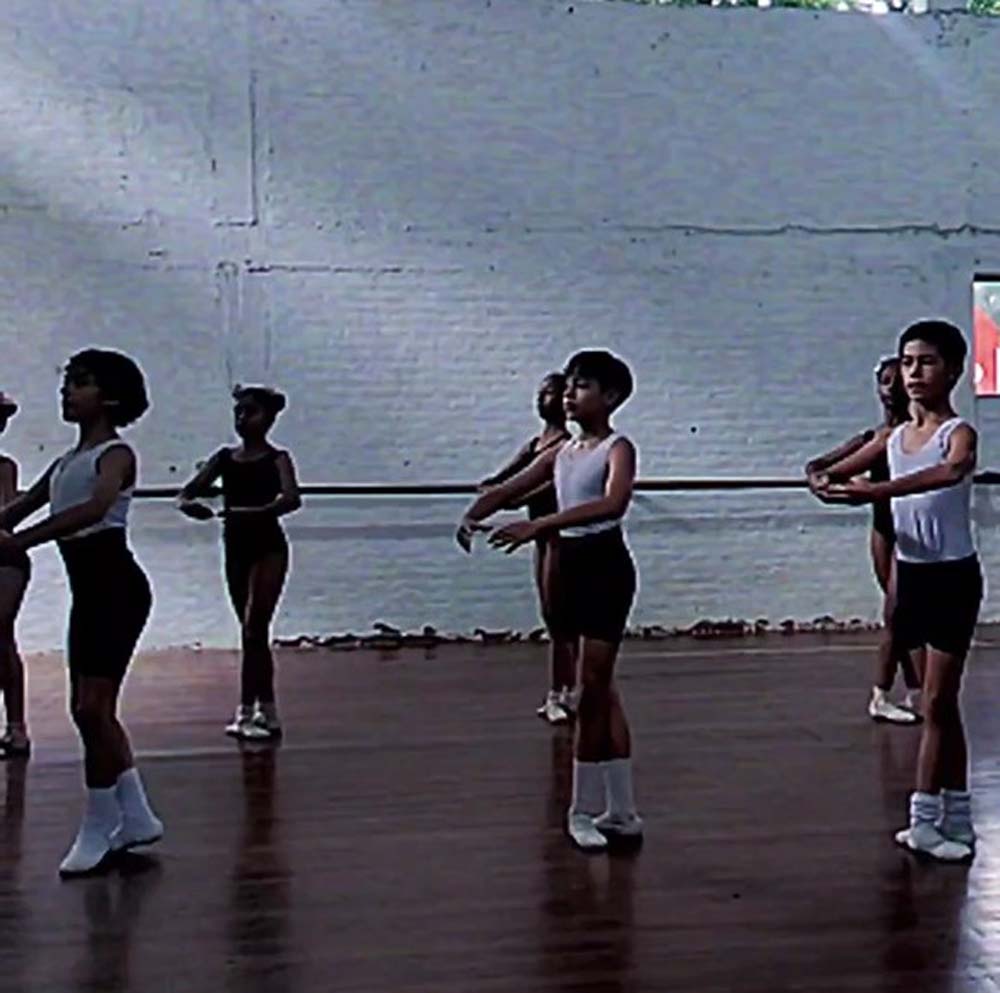 Infancia libre: un niño rompiendo barreras en el ballet