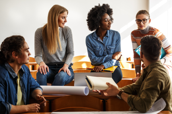 Formación continua: la clave para el crecimiento profesional en Colombia