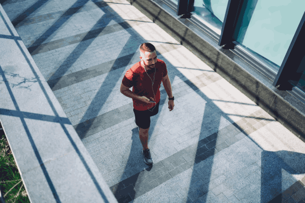 5 beneficios de caminar en las mañanas