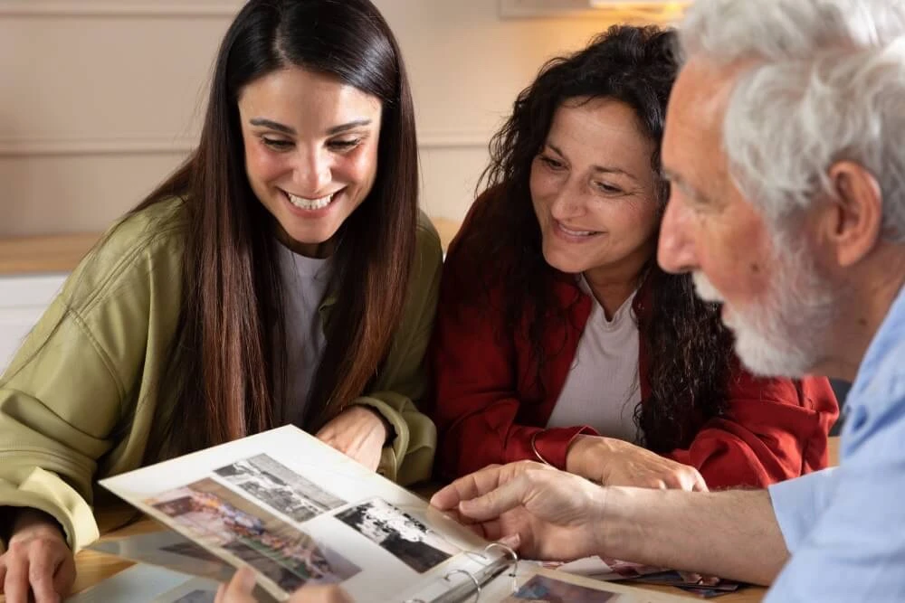Aprendizaje intergeneracional: lo que jóvenes y mayores pueden enseñarse