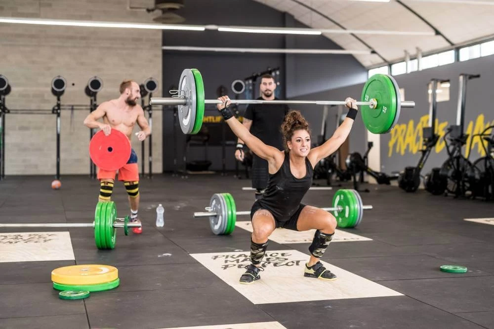 Deportes para Mujeres de Baja Estatura: Opciones que Potencian tu Rendimiento y Confianza